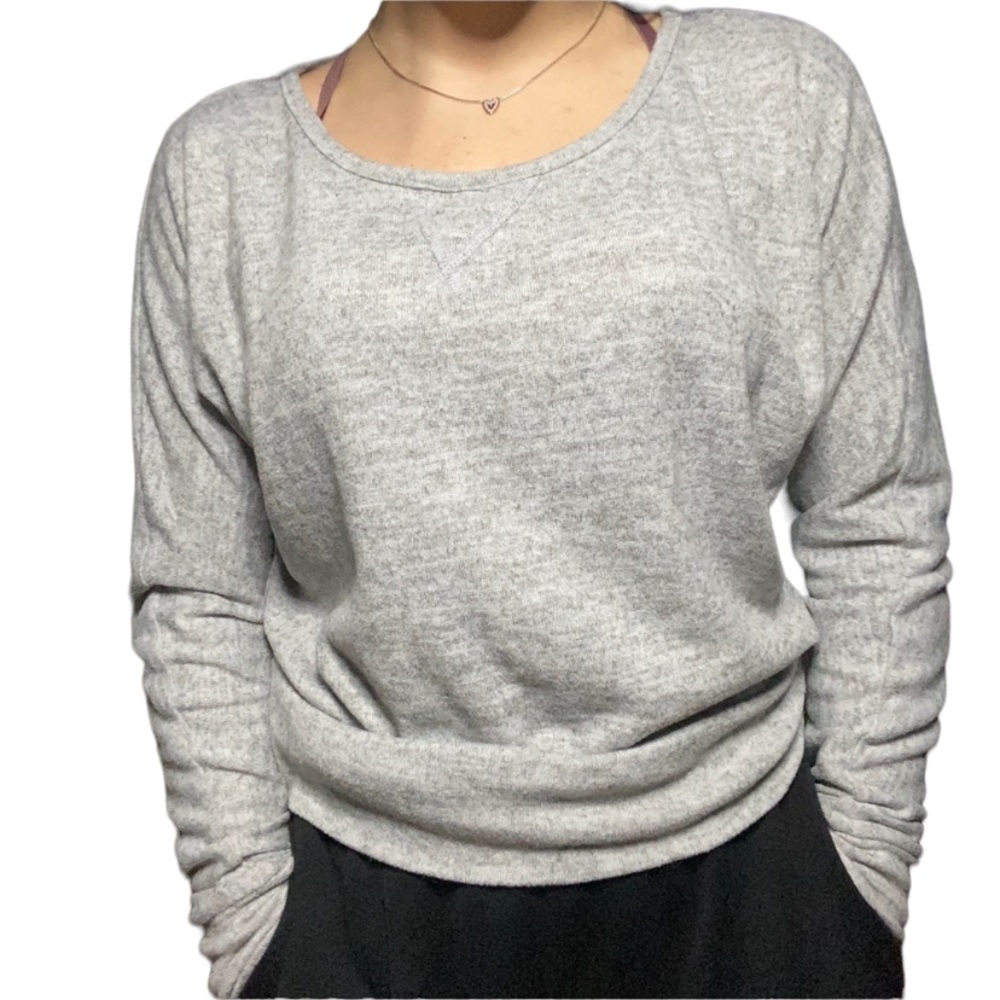 ❤️‍🔥3 / 30❤️‍🔥 grey crewneck
